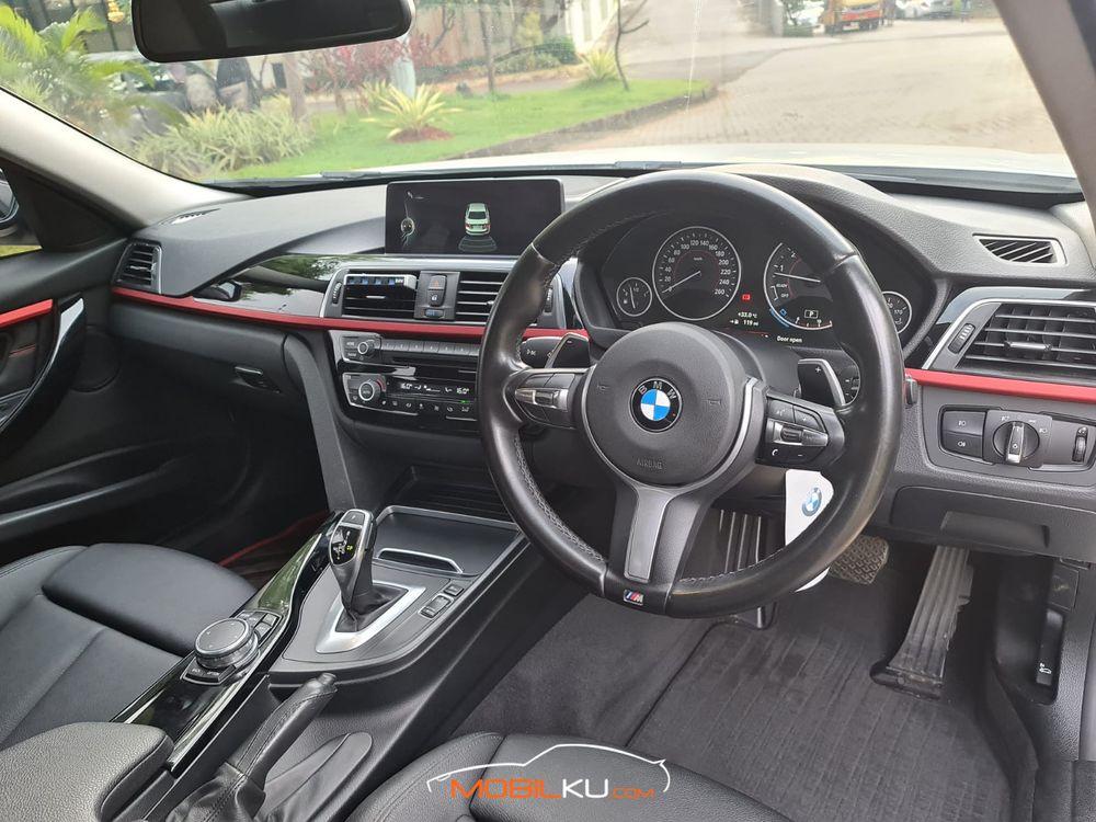 Mobil BMW 3 Series 2016