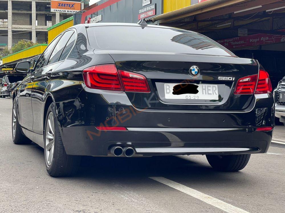 Mobil BMW 5 Series 2012