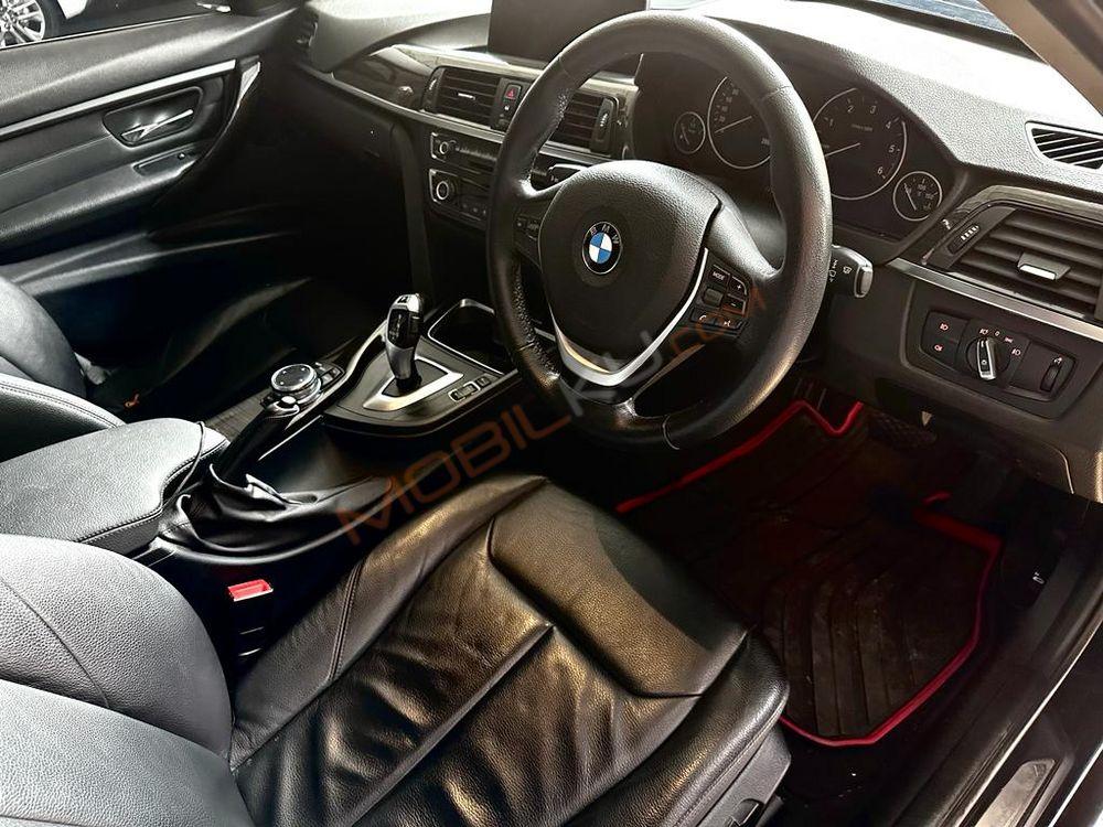 Mobil BMW 3 Series 2014