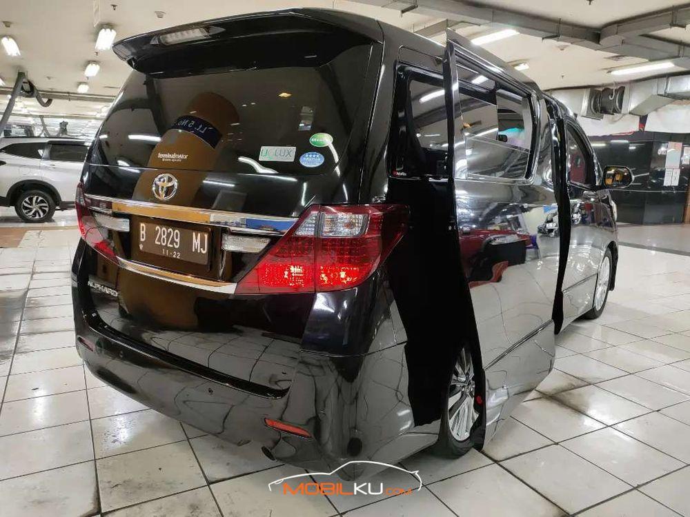 Mobil Toyota Alphard 2012