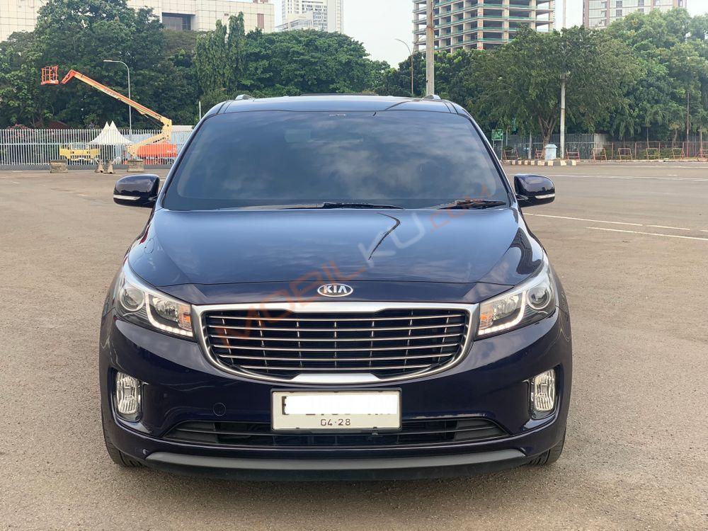 Mobil Kia Sedona 2017