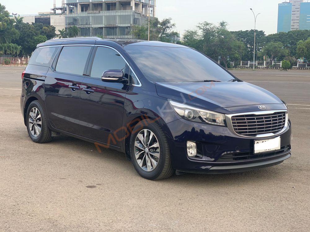 Mobil Kia Sedona 2017