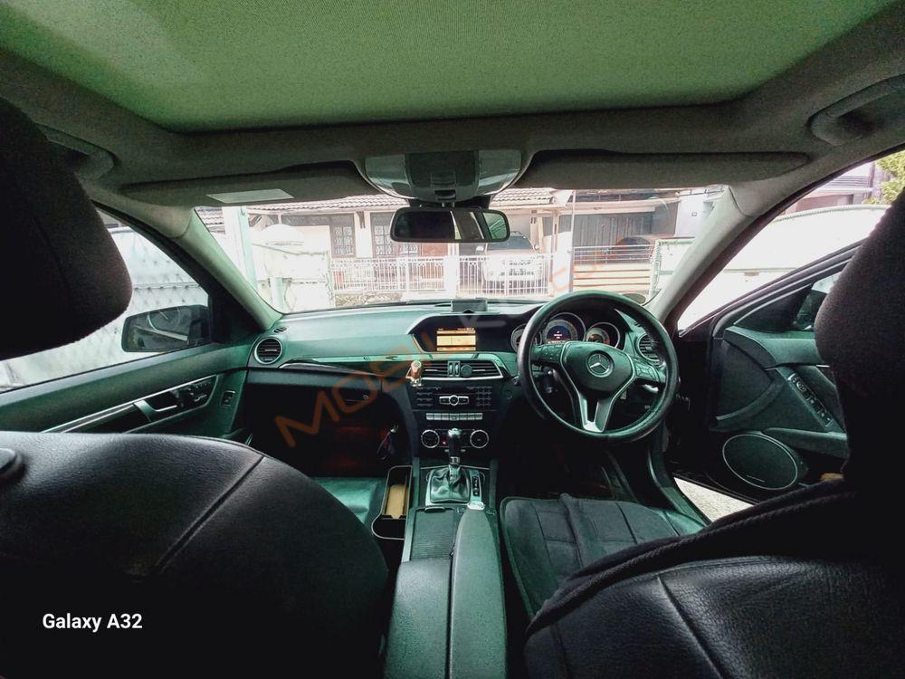Mobil Mercedes-Benz C-Class 2012