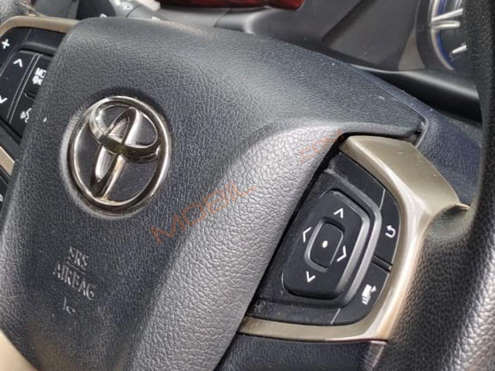 Mobil Toyota Kijang Innova 2016