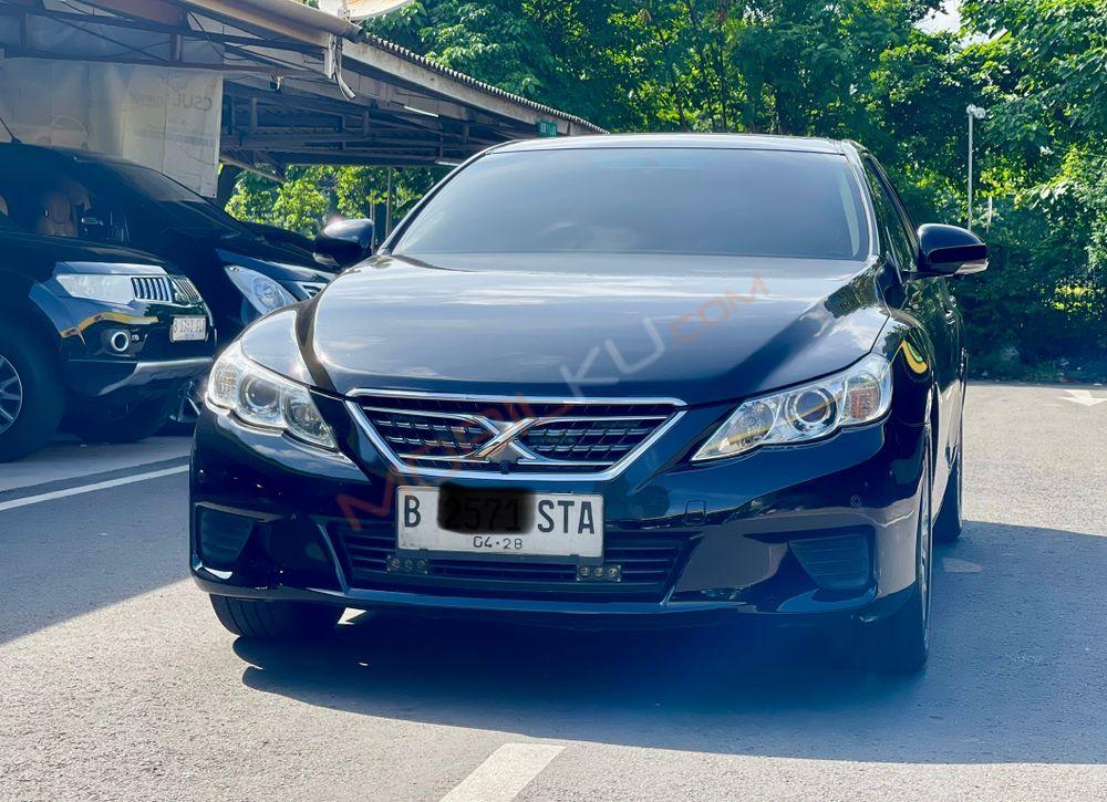 Mobil Toyota Mark X 2012