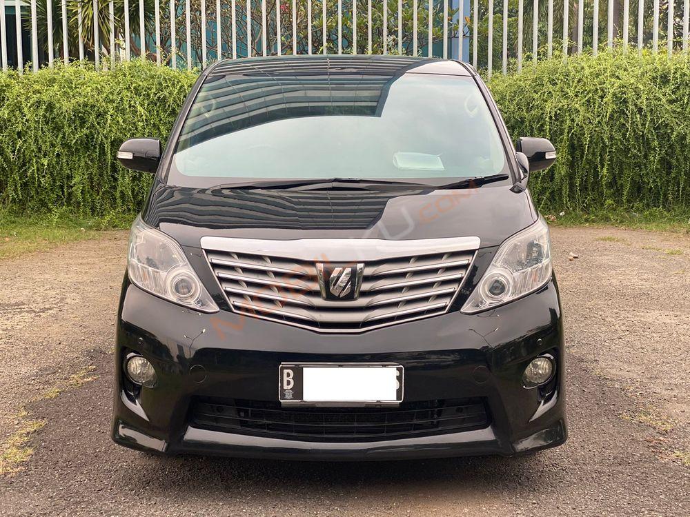 Mobil Toyota Alphard 2009