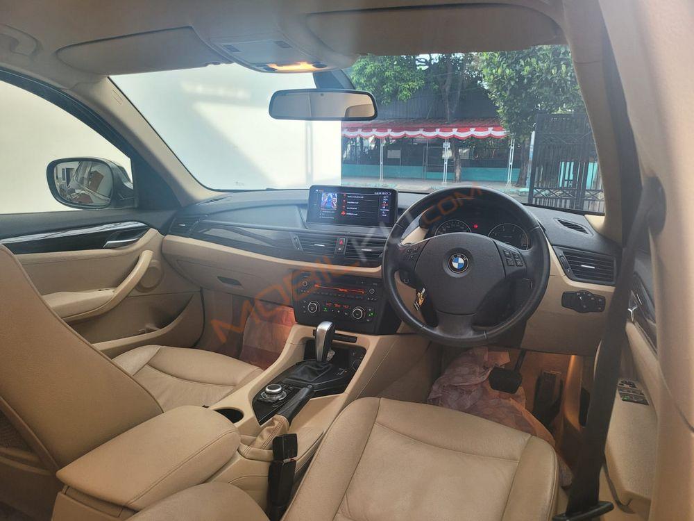 Mobil BMW X1 2012