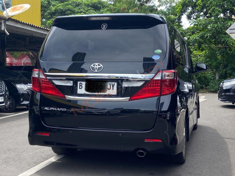 Mobil Toyota Alphard 2014