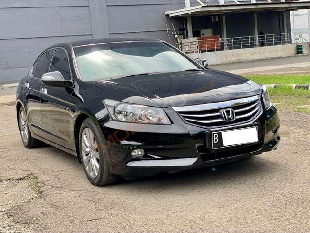 Mobil Honda Accord 2011