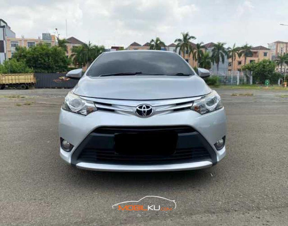 Mobil Toyota Vios 2015