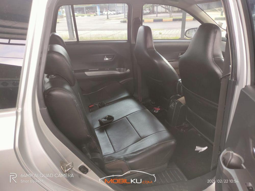 Mobil Toyota Calya 2017