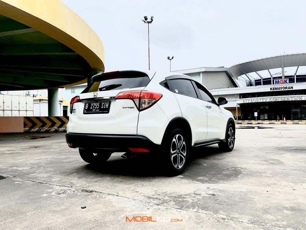 Mobil Mazda 2 Hatchback 2016