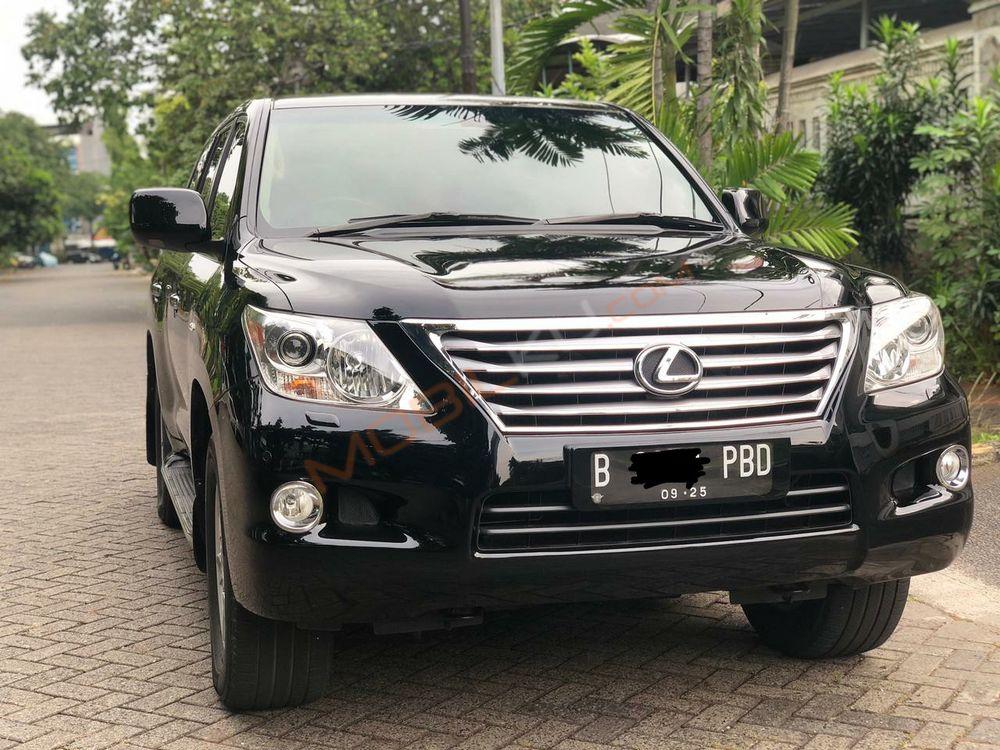 Mobil Lexus LX 2010