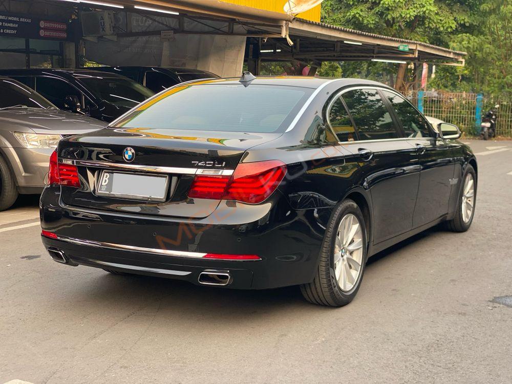 Mobil BMW 7 Series 2014