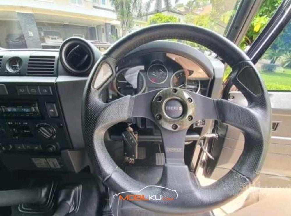 Mobil Land Rover Defender 2015