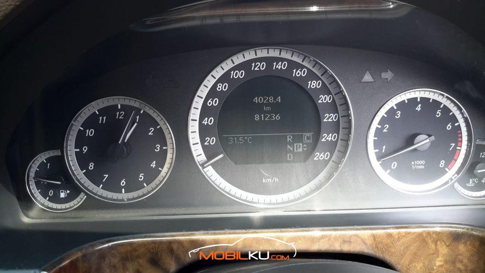 Mobil Mercedes-Benz E-Class 2009