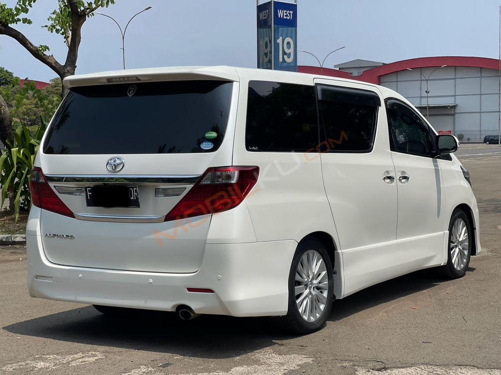 Mobil Toyota Alphard 2014
