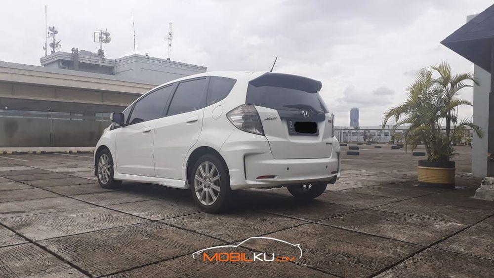 Mobil Honda Jazz 2013