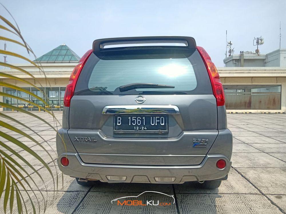 Mobil Nissan X-Trail 2009
