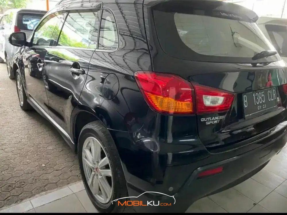 Mobil Mitsubishi Outlander Sport 2012