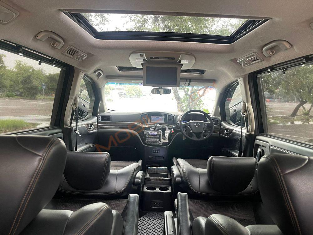 Mobil Nissan Elgrand 2014