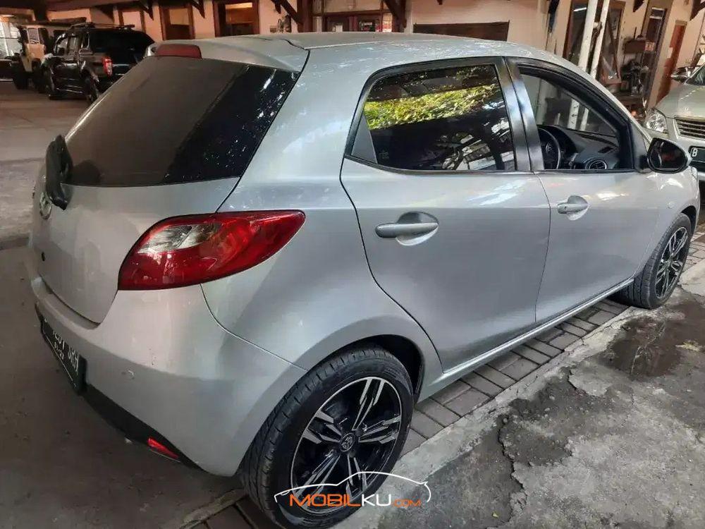 Mobil Mazda 2 Hatchback 2012