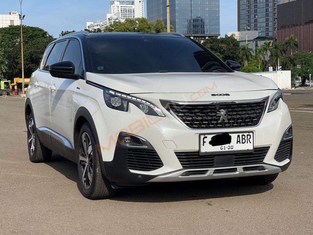 Mobil Peugeot 5008 2019