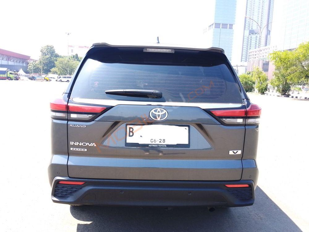 Mobil Toyota Kijang Innova Zenix 2023