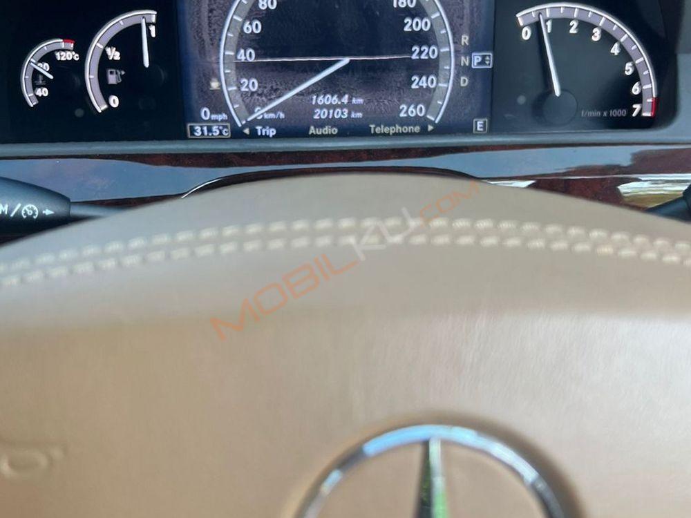 Mobil Mercedes-Benz S-Class 2011