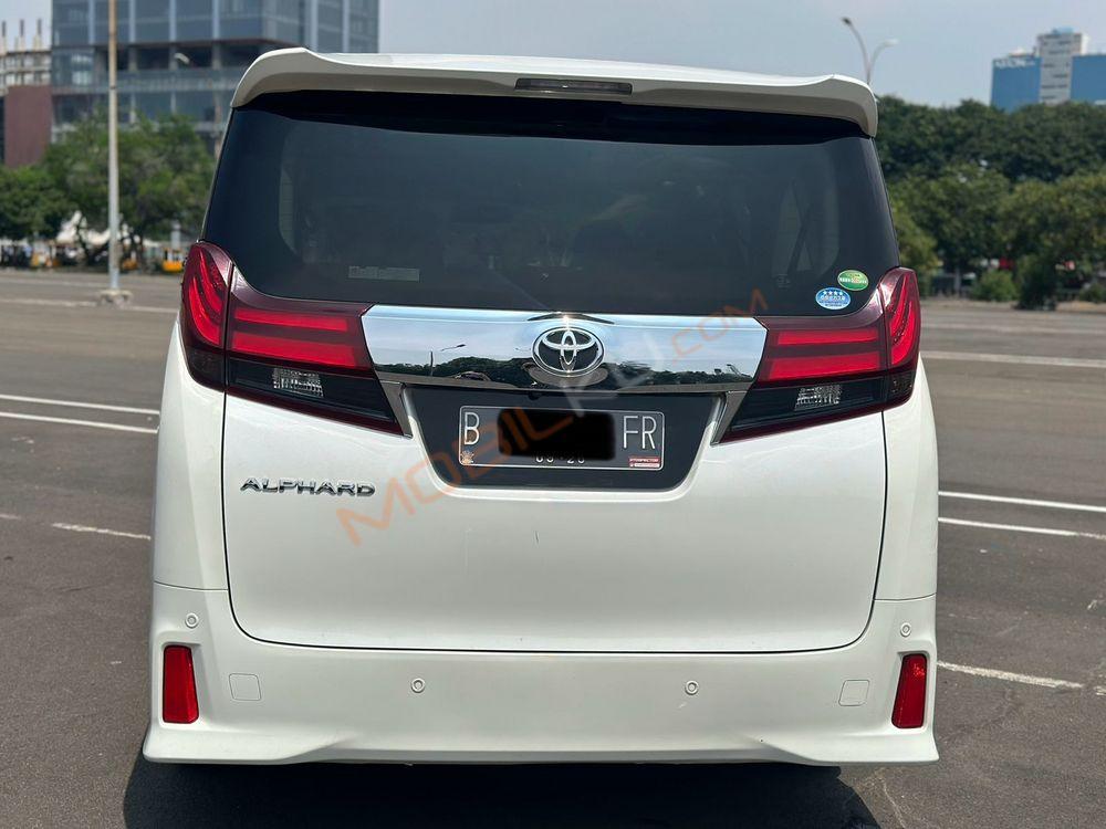 Mobil Toyota Alphard 2016