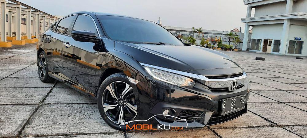 Mobil Honda Civic Sedan 2016