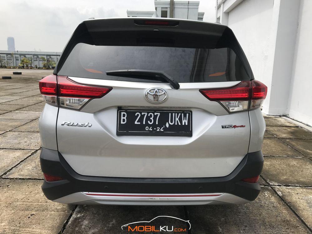 Mobil Toyota Rush 2019
