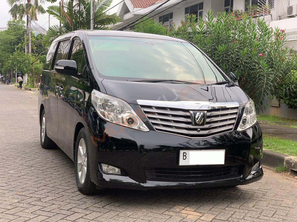 Mobil Toyota Alphard 2010