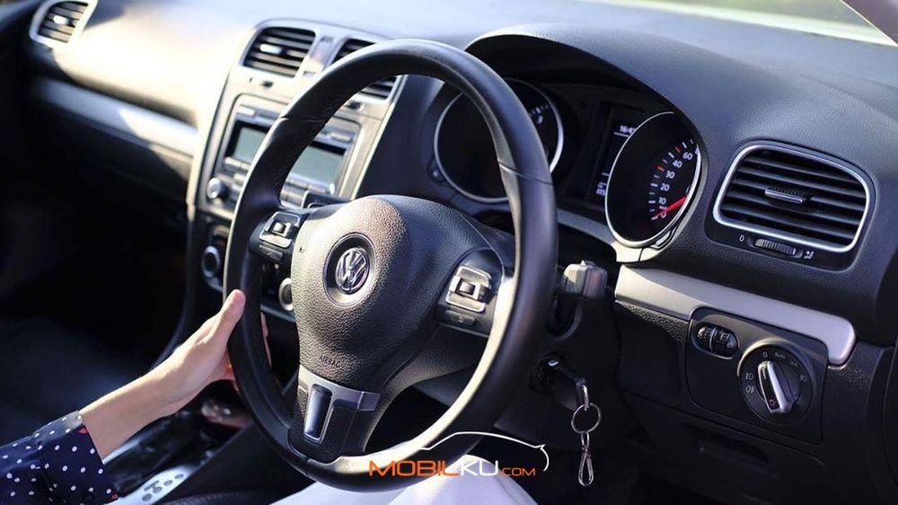 Mobil Volkswagen Golf 2012