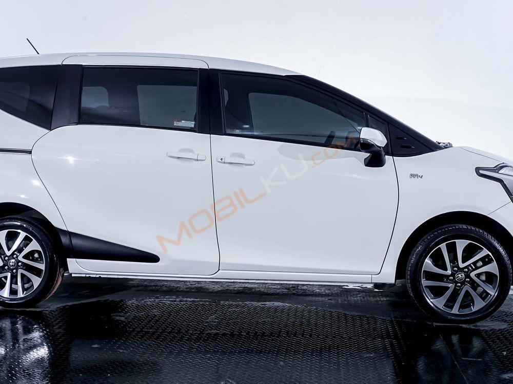 Mobil Toyota Sienta 2020