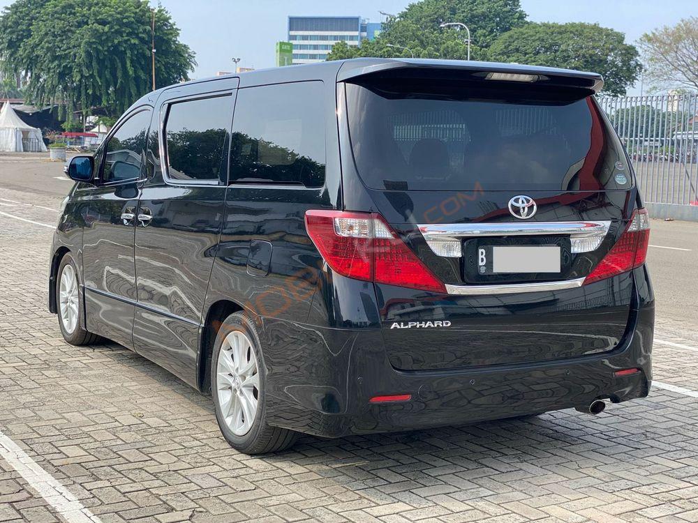 Mobil Toyota Alphard 2009