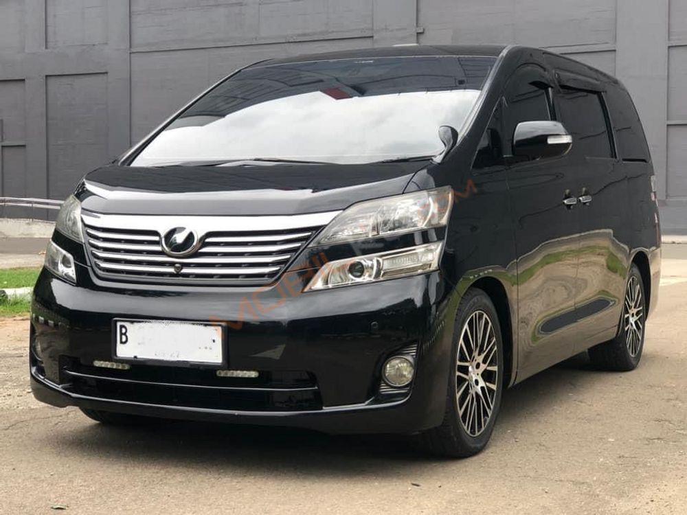 Mobil Toyota Vellfire 2010