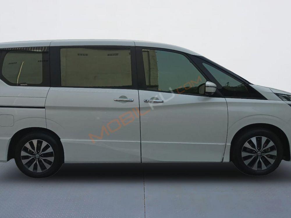 Mobil Nissan Serena 2019