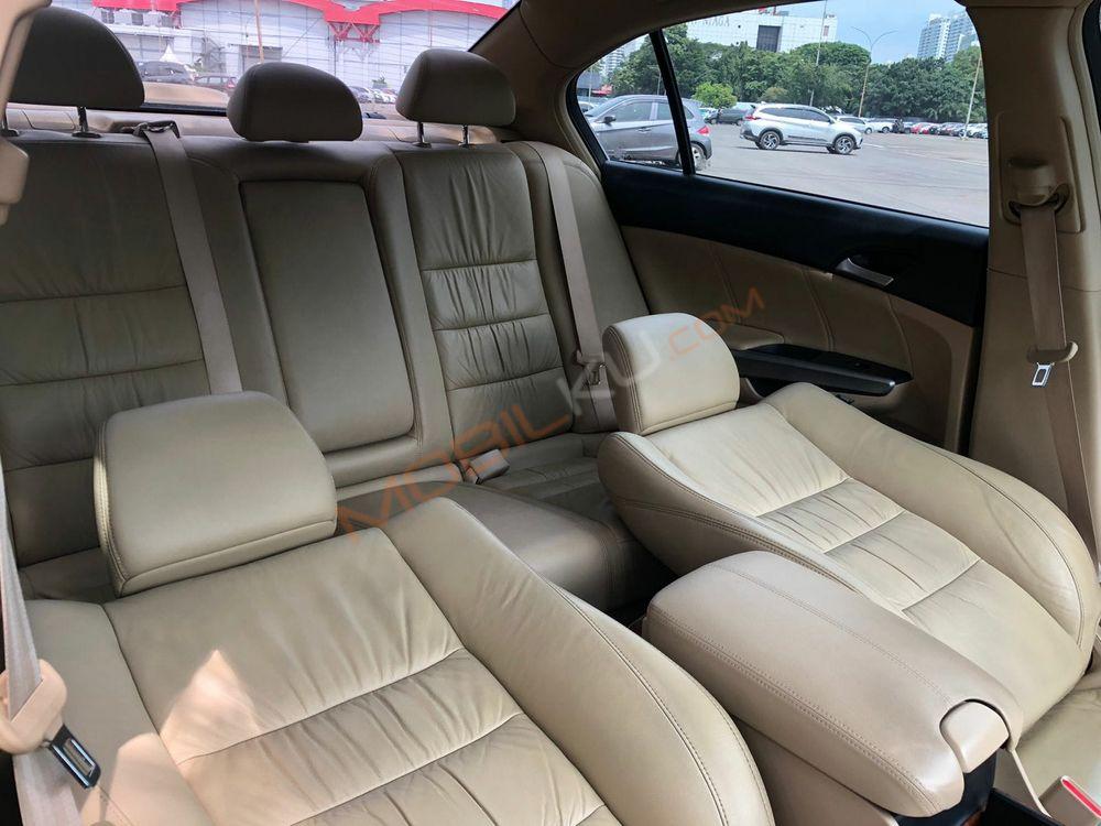 Mobil Honda Accord 2011