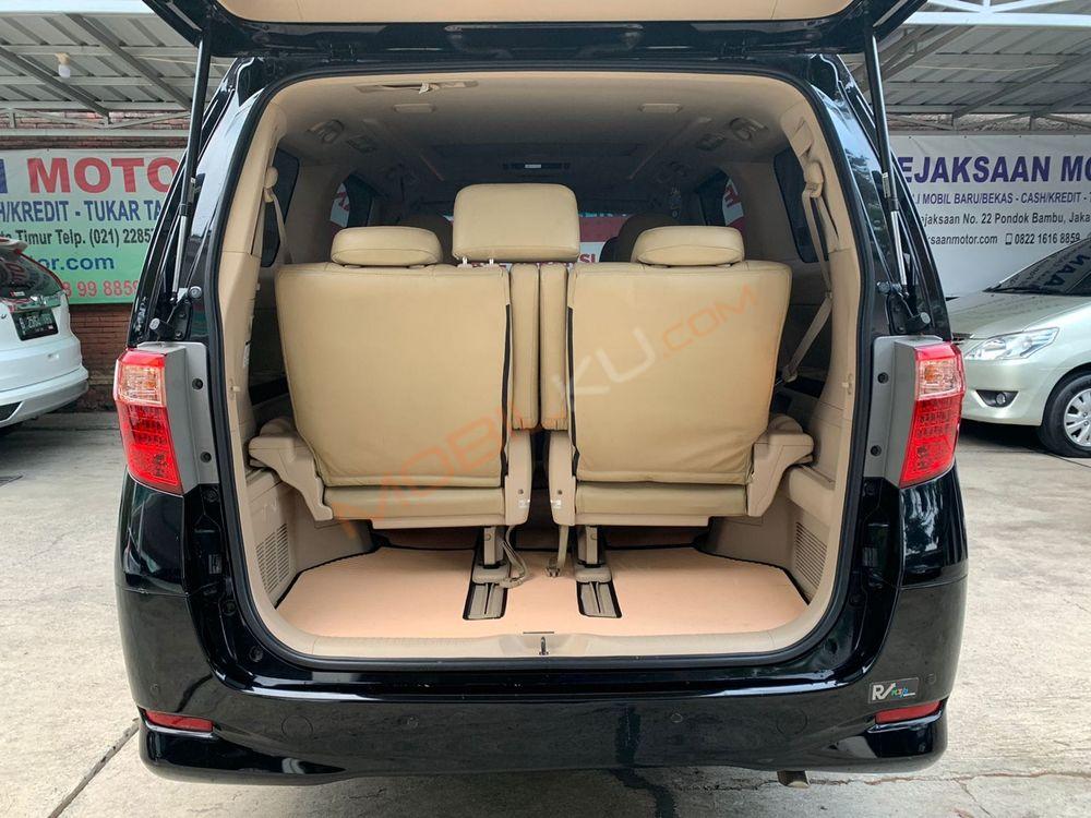 Mobil Toyota Alphard 2009