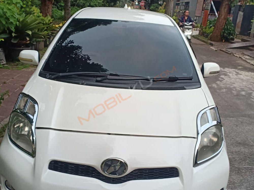 Mobil Toyota Yaris 2013
