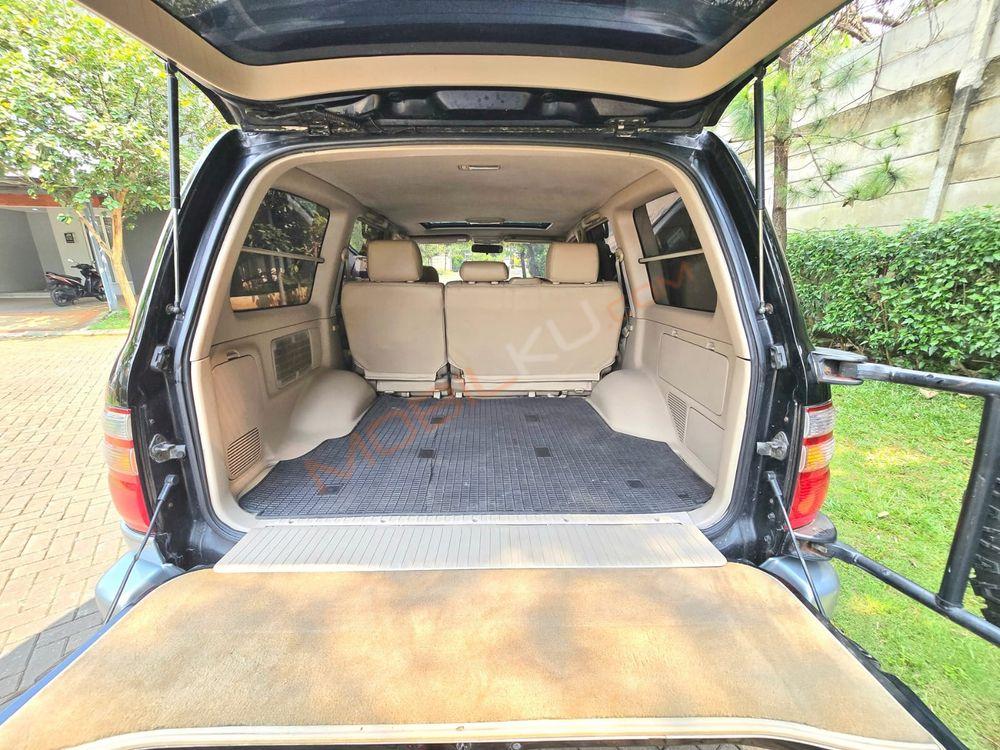 Mobil Toyota Land Cruiser 2003