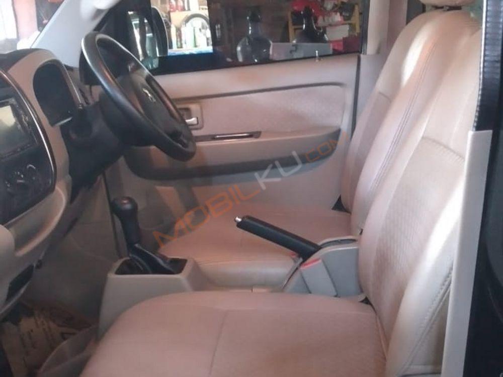 Mobil Suzuki APV 2009