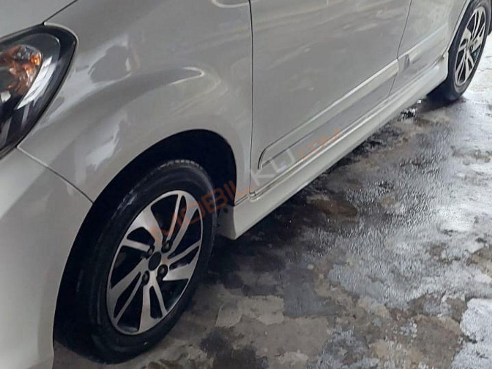 Mobil Daihatsu Sirion 2015