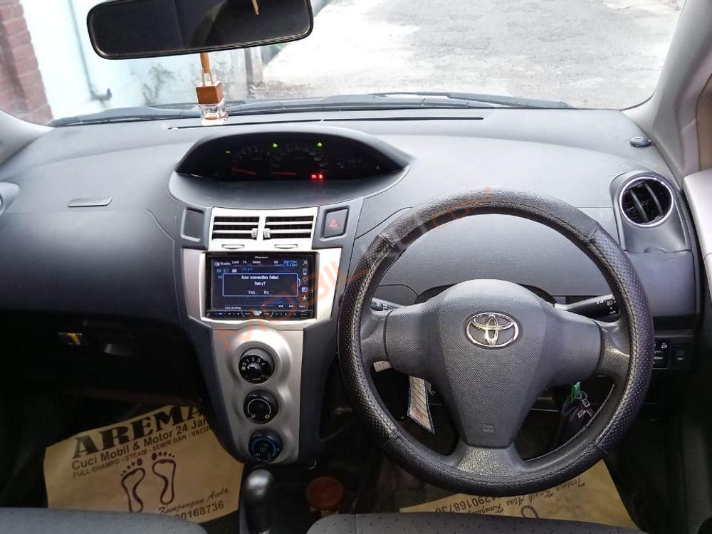 Mobil Toyota Yaris 2012