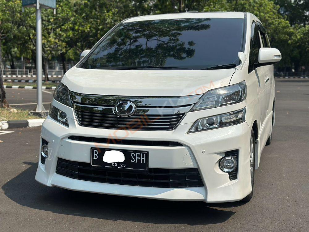 Mobil Toyota Vellfire 2014