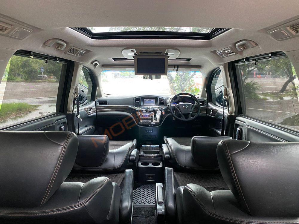 Mobil Nissan Elgrand 2014