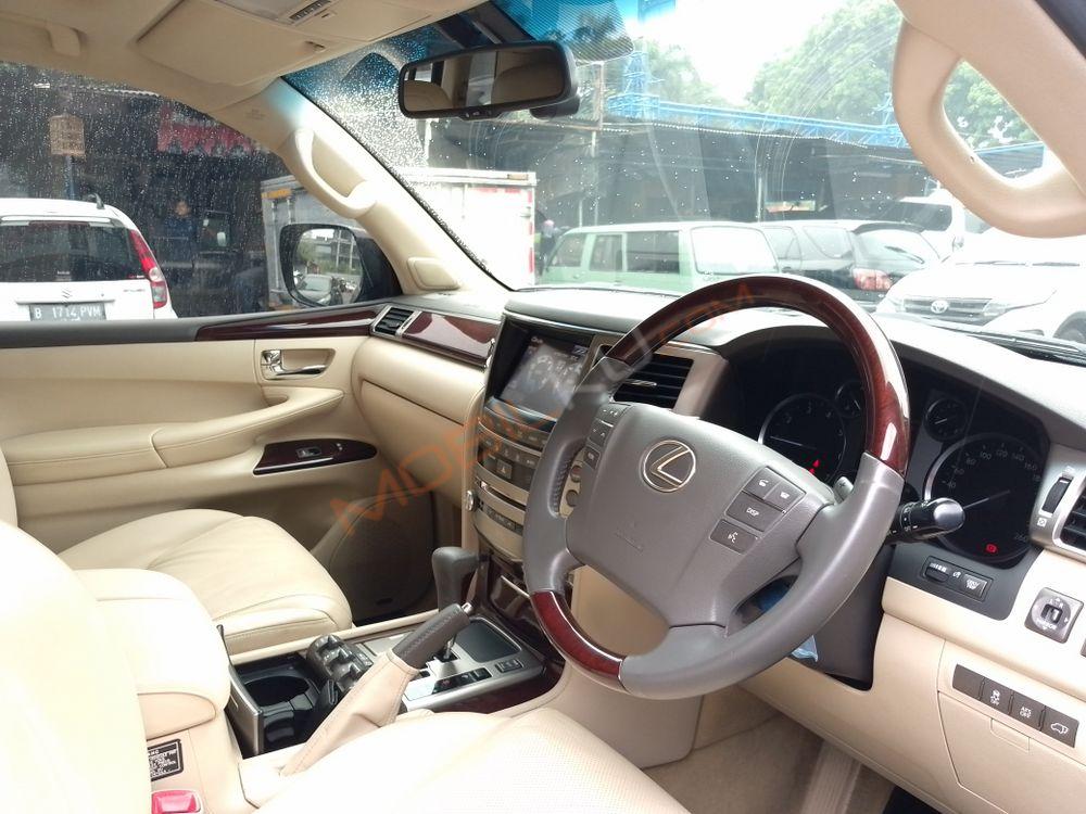 Mobil Lexus LX 2012