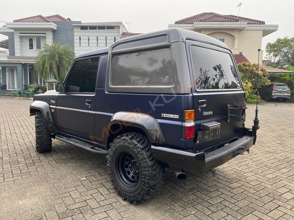 Mobil Daihatsu Taft 1998