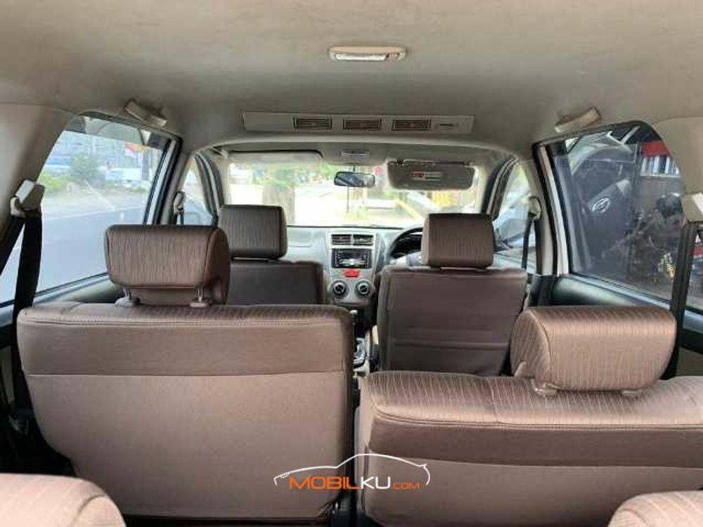 Mobil Daihatsu Xenia 2016